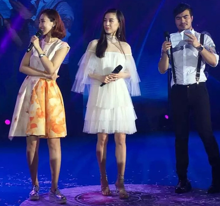 黃圣依一眾明星現身三亞蝸蝸新品發布會暨明星盛宴晚會