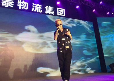 超女冠軍安又琪、中國(guó)有嘻哈冠軍GAI出席深圳萬泰物流20周年慶