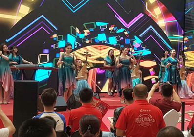 女子十二樂坊攜十二種樂器助陣居然之家盛大開業(yè)，奏響大美烏魯木齊！