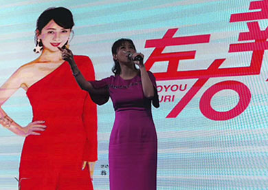 香港著名演員，歌手翁虹出席武漢左右沙發活動