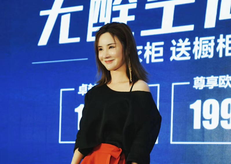 當紅歌手許佳慧親臨鄭州百得勝旗艦店