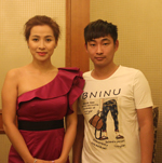 麥家琪與經(jīng)紀人李志合影