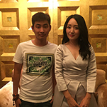 楊鈺瑩與經紀人李志合影