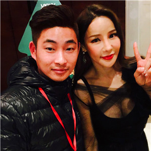 米娜與經(jīng)紀人李志