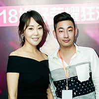 閆妮與經(jīng)紀人李志